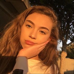 Meet your Posher, Dawnyelle